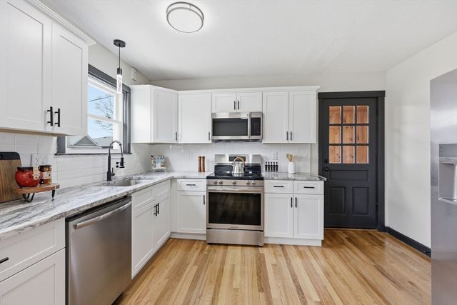 44 Frontenac St, Springfield, MA 01151