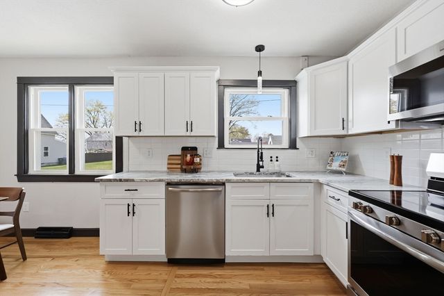 44 Frontenac St, Springfield, MA 01151