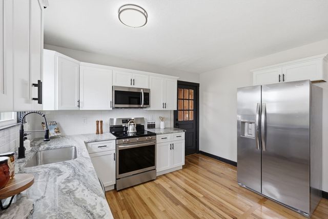 44 Frontenac St, Springfield, MA 01151