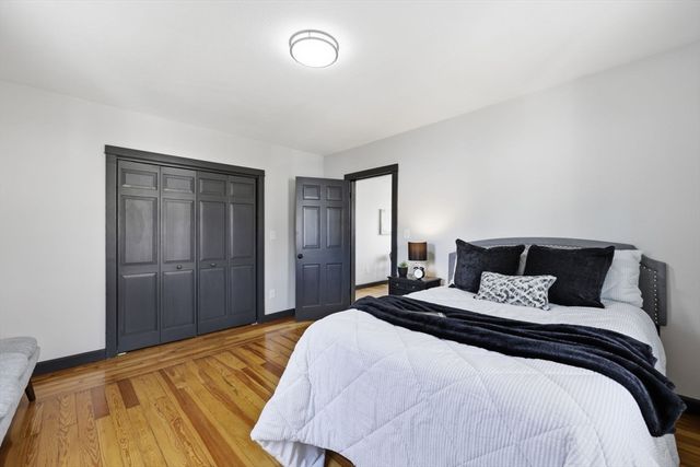 44 Frontenac St, Springfield, MA 01151