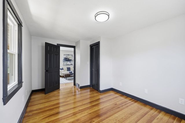 44 Frontenac St, Springfield, MA 01151