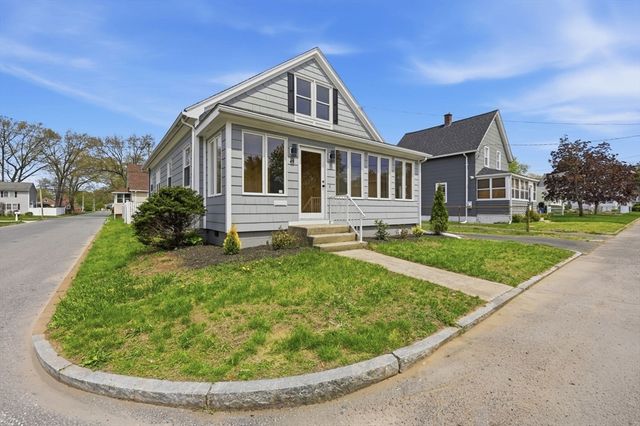 44 Frontenac St, Springfield, MA 01151