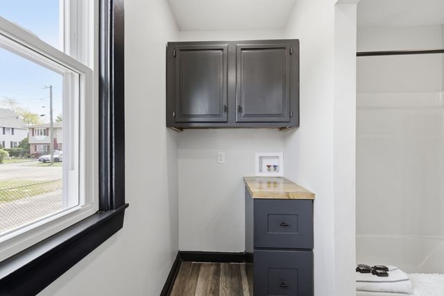 44 Frontenac St, Springfield, MA 01151