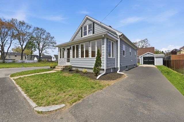 44 Frontenac St, Springfield, MA 01151