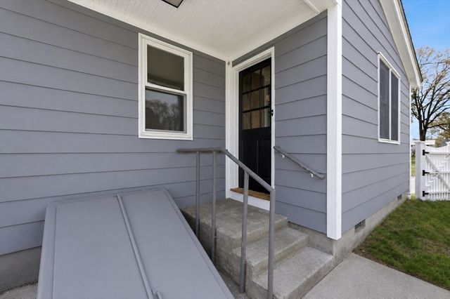 44 Frontenac St, Springfield, MA 01151