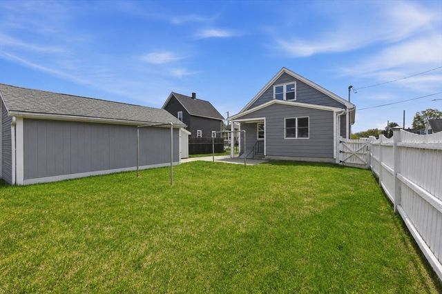 44 Frontenac St, Springfield, MA 01151