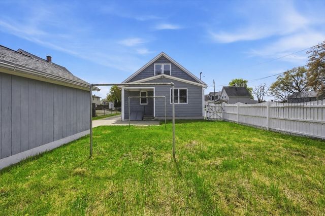 44 Frontenac St, Springfield, MA 01151