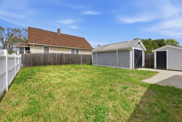 44 Frontenac St, Springfield, MA 01151