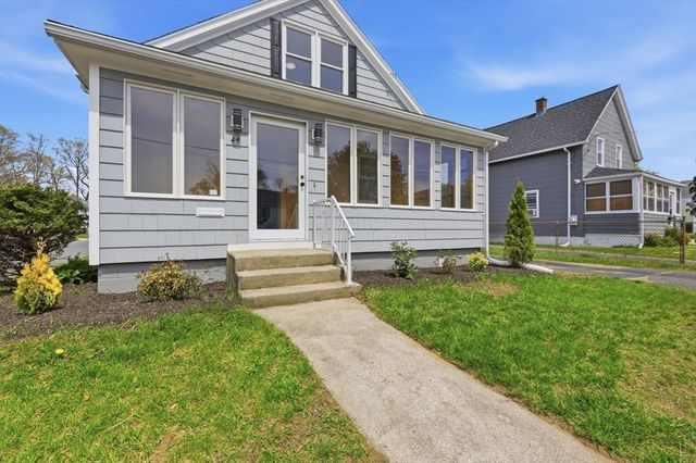 44 Frontenac St, Springfield, MA 01151