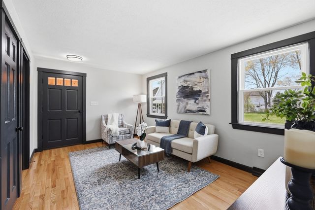 44 Frontenac St, Springfield, MA 01151