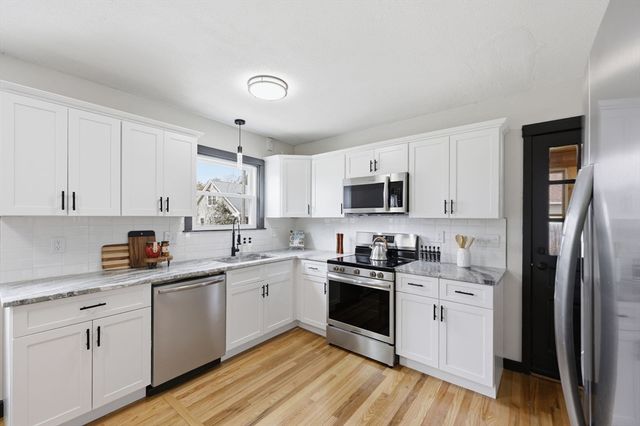 44 Frontenac St, Springfield, MA 01151
