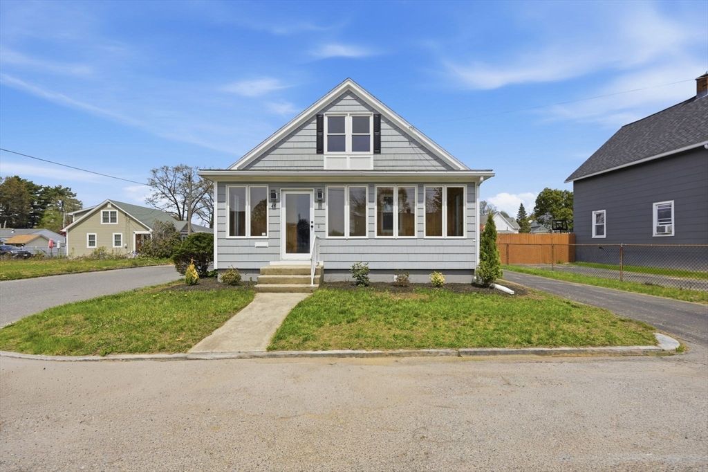 44 Frontenac St, Springfield, MA 01151