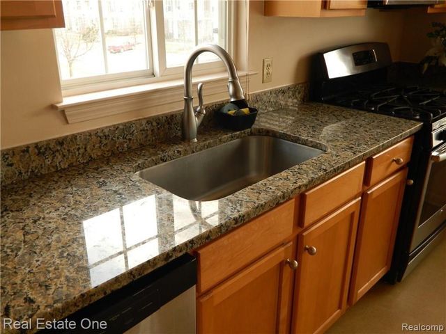 1079 Alameda Boulevard, Troy, MI 48085