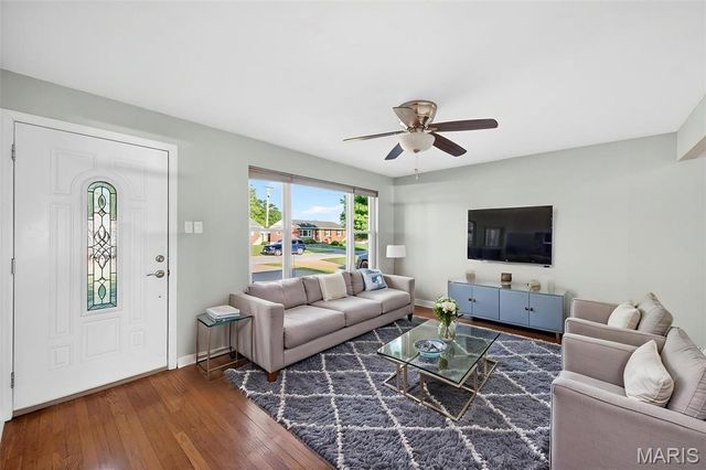 4019 Greenmeadows Drive, St Louis, MO 63123