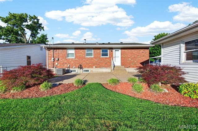 4019 Greenmeadows Drive, St Louis, MO 63123