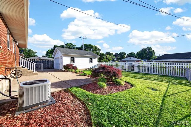 4019 Greenmeadows Drive, St Louis, MO 63123
