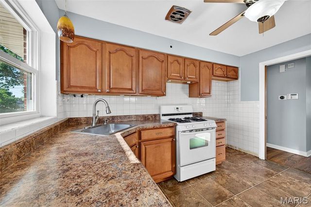 4019 Greenmeadows Drive, St Louis, MO 63123