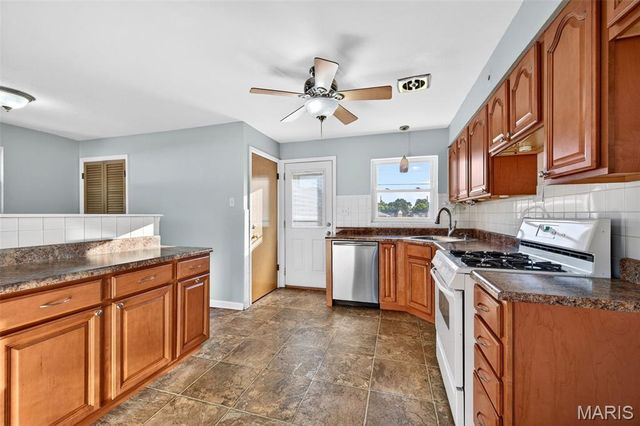 4019 Greenmeadows Drive, St Louis, MO 63123