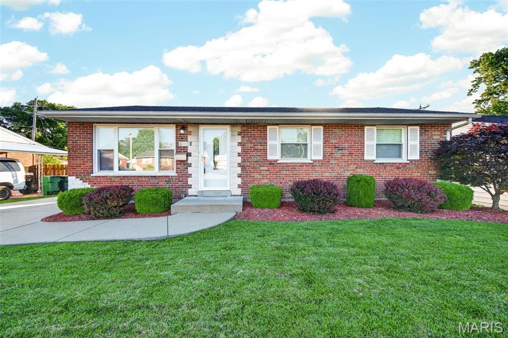4019 Greenmeadows Drive, St Louis, MO 63123