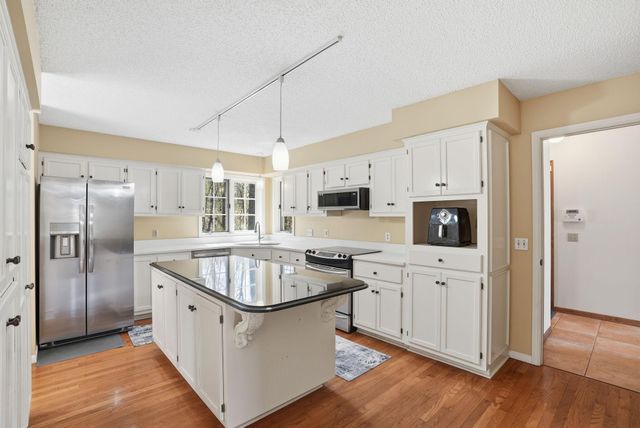 6624 129th Street W, Apple Valley, MN 55124