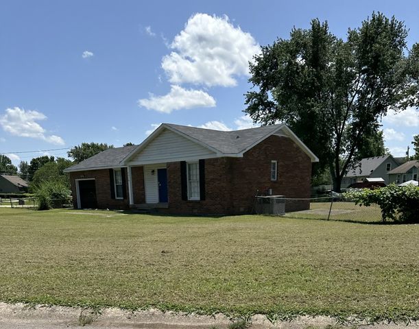 3416 Minor Dr, Clarksville, TN 37042