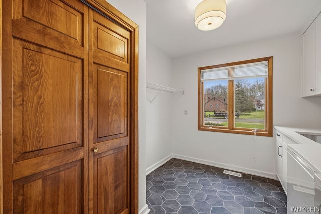 165 Spicer Creek Run, Grand Island, NY 14072