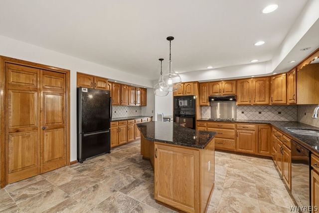 165 Spicer Creek Run, Grand Island, NY 14072