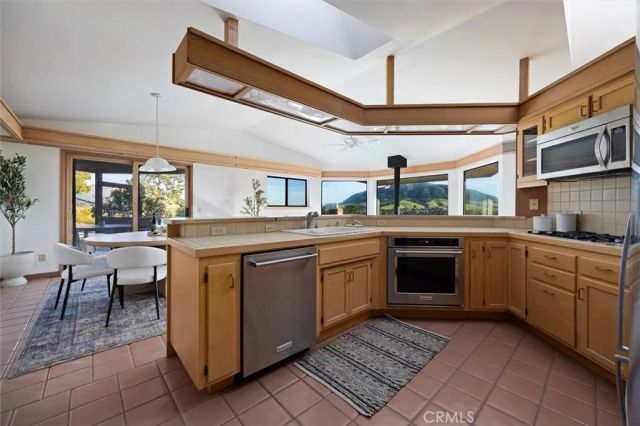 957 Skyline Drive, San Luis Obispo, CA 93405