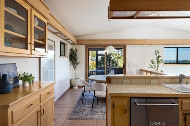 957 Skyline Drive, San Luis Obispo, CA 93405
