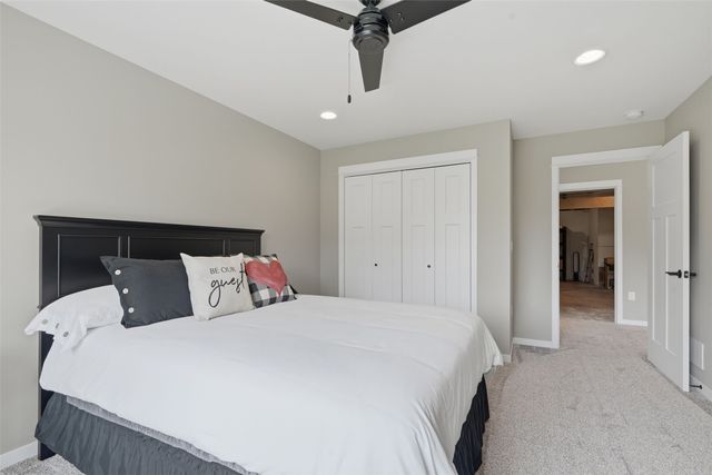 1735 Cottage Ridge Drive, Marion, IA 52302