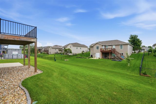 1735 Cottage Ridge Drive, Marion, IA 52302