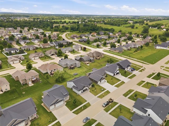 1735 Cottage Ridge Drive, Marion, IA 52302