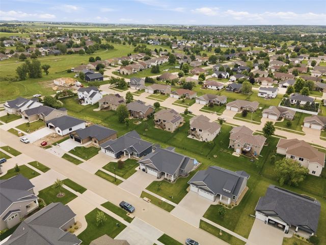 1735 Cottage Ridge Drive, Marion, IA 52302