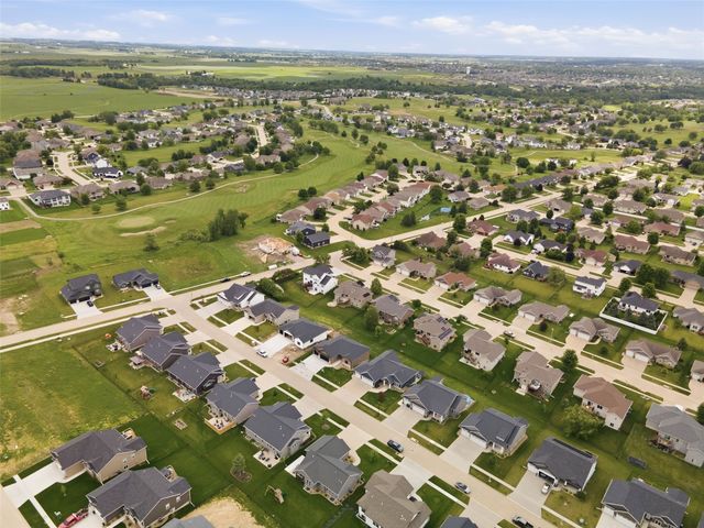 1735 Cottage Ridge Drive, Marion, IA 52302