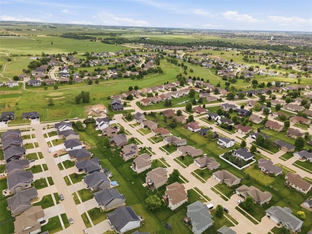 1735 Cottage Ridge Drive, Marion, IA 52302
