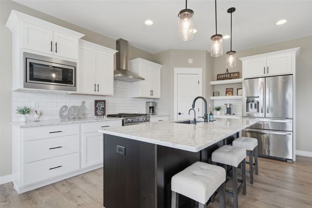 1735 Cottage Ridge Drive, Marion, IA 52302