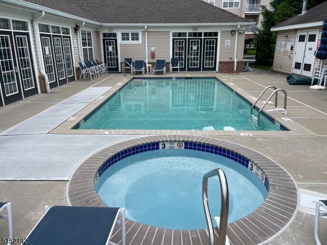 132 Cory Ln 132, Elmwood Park Boro, NJ 07407