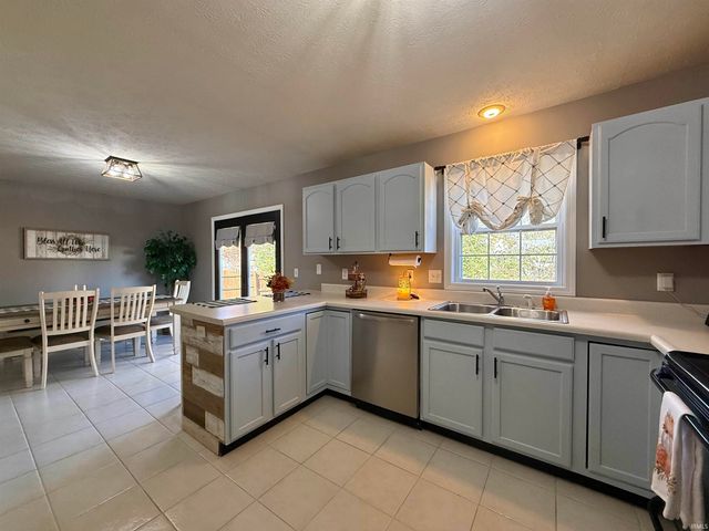 600 Riecken Drive, Evansville, IN 47711