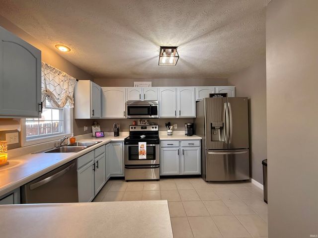 600 Riecken Drive, Evansville, IN 47711