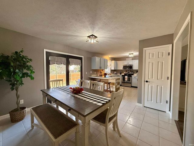 600 Riecken Drive, Evansville, IN 47711