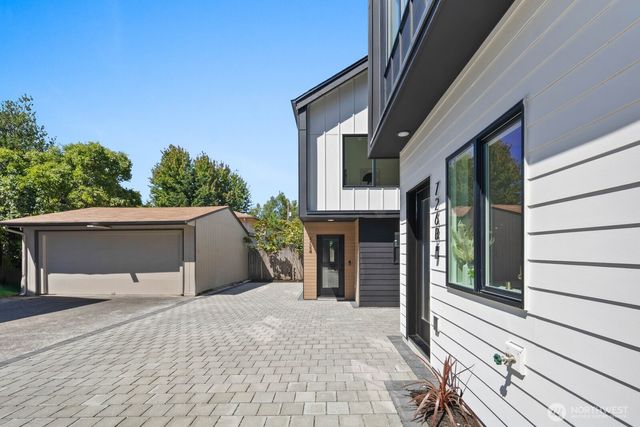 724 N 89TH Street, Seattle, WA 98103