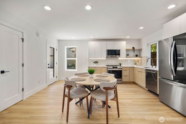 724 N 89TH Street, Seattle, WA 98103