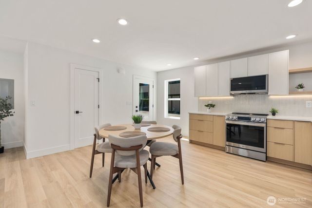724 N 89TH Street, Seattle, WA 98103