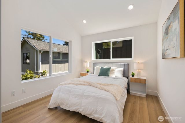 724 N 89TH Street, Seattle, WA 98103