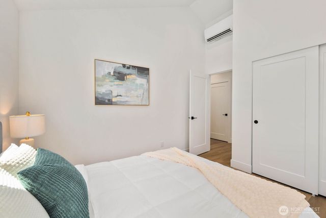 724 N 89TH Street, Seattle, WA 98103