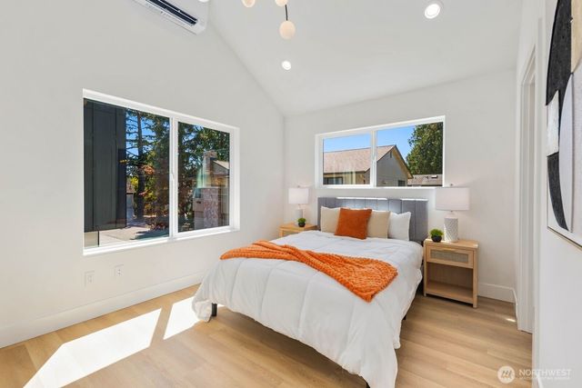 724 N 89TH Street, Seattle, WA 98103