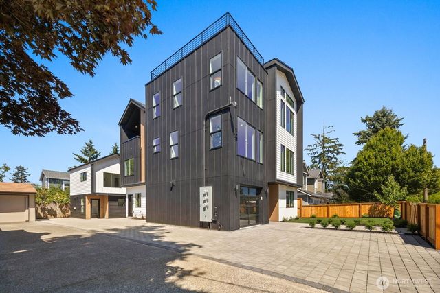 724 N 89TH Street, Seattle, WA 98103