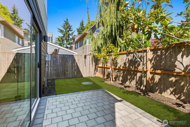724 N 89TH Street, Seattle, WA 98103