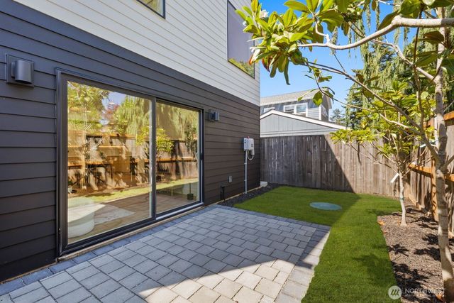 724 N 89TH Street, Seattle, WA 98103