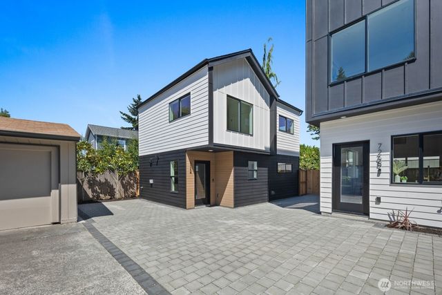 724 N 89TH Street, Seattle, WA 98103